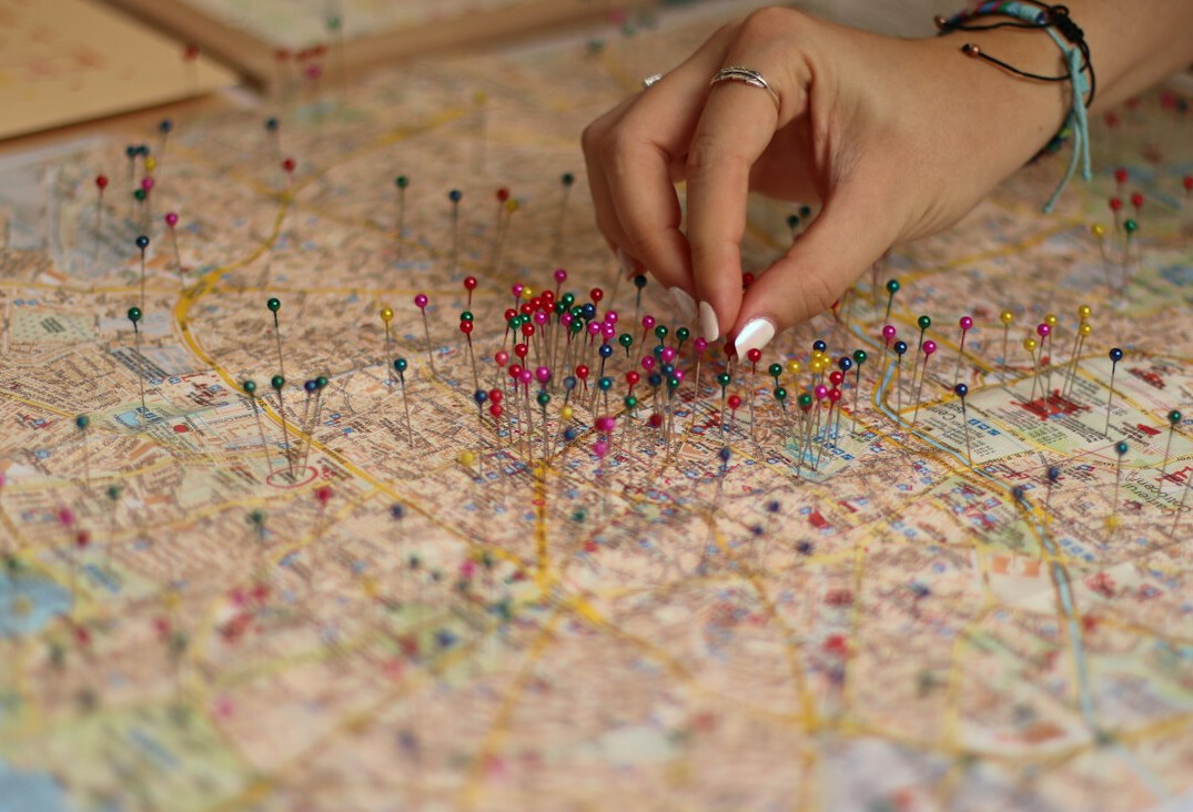 Paper map with pins used for case reconstruction